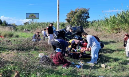 Çekiciye yüklenirken geri viteste unutulan araç rampadan uçtu: 2 yaralı