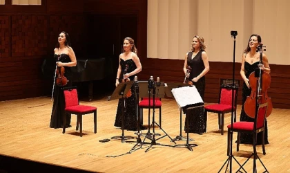 Türk bestecilerinin eserleri ayakta alkışlandı