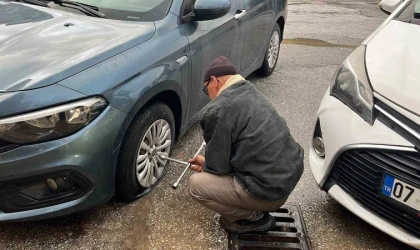 Lastiklerini kesip tuvalete zarar verdiler