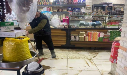 Sağanak Yağmur Hayatı Felç Etti