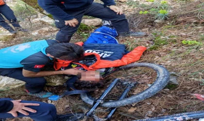 Bisiklet sürücüsü 10 metrelik şarampole yuvarlandı