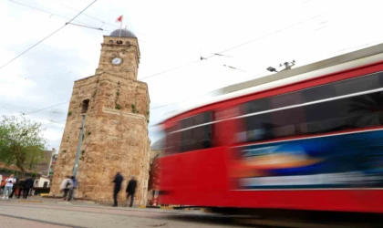 Antalya’da tarihi Saat Kulesi’nde zaman bir kez daha durdu