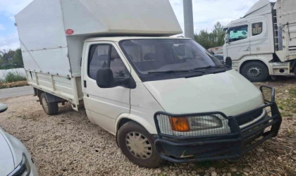 Antalya’da üzerinde anahtarı unutulan biber yüklü kamyonet terk edilmiş halde bulundu