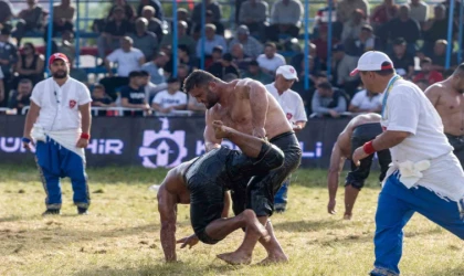 Manavgat’ta güreş şöleni devam ediyor