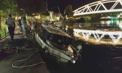 Su alarak batmaya başlayan tekne SAK ekiplerince çıkarıldı