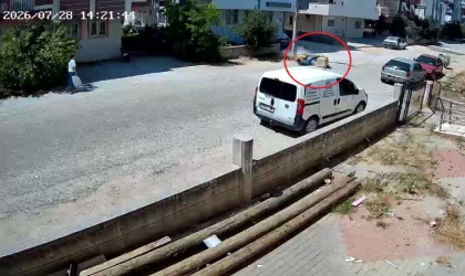 Aşırı sıcaktan etkilenen postacı kaza yaptı