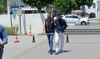 Emekli öğretmeni 2 milyon lira dolandırdı