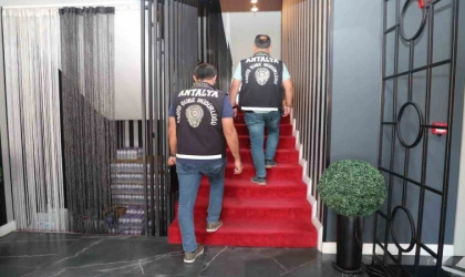 Antalya’da günübirlik konaklama ve araç kiralama firmaları denetlendi