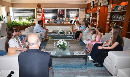 Ukraynalı çocuklar Kemer’de moral depoladı