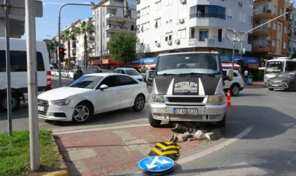 Antalya’da ağır çekim gibi kaza