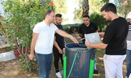 Büyükşehir’den Kemerli üreticilere ceviz soyma makinesi desteği