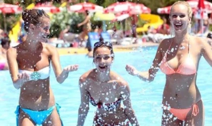 JENNA YAZ AŞKI BÜLENTİ ARIYOR