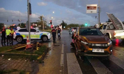 Kamyon kırmızı ışıkta bekleyen araçlara çarptı: 2 yaralı