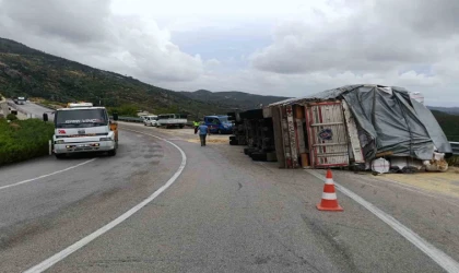 Manavgat Saman yüklü Tır Devrildi